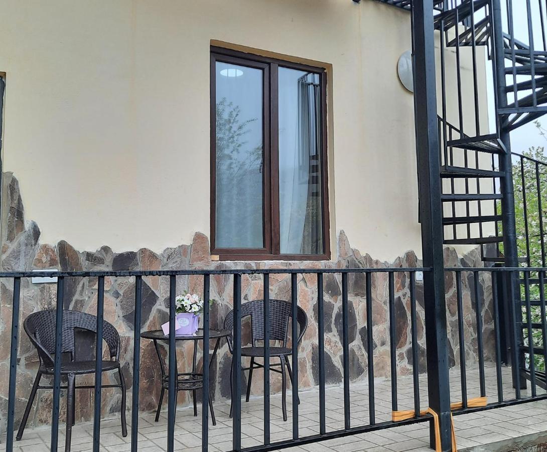 Guest House Bochora Borjomi Bagian luar foto